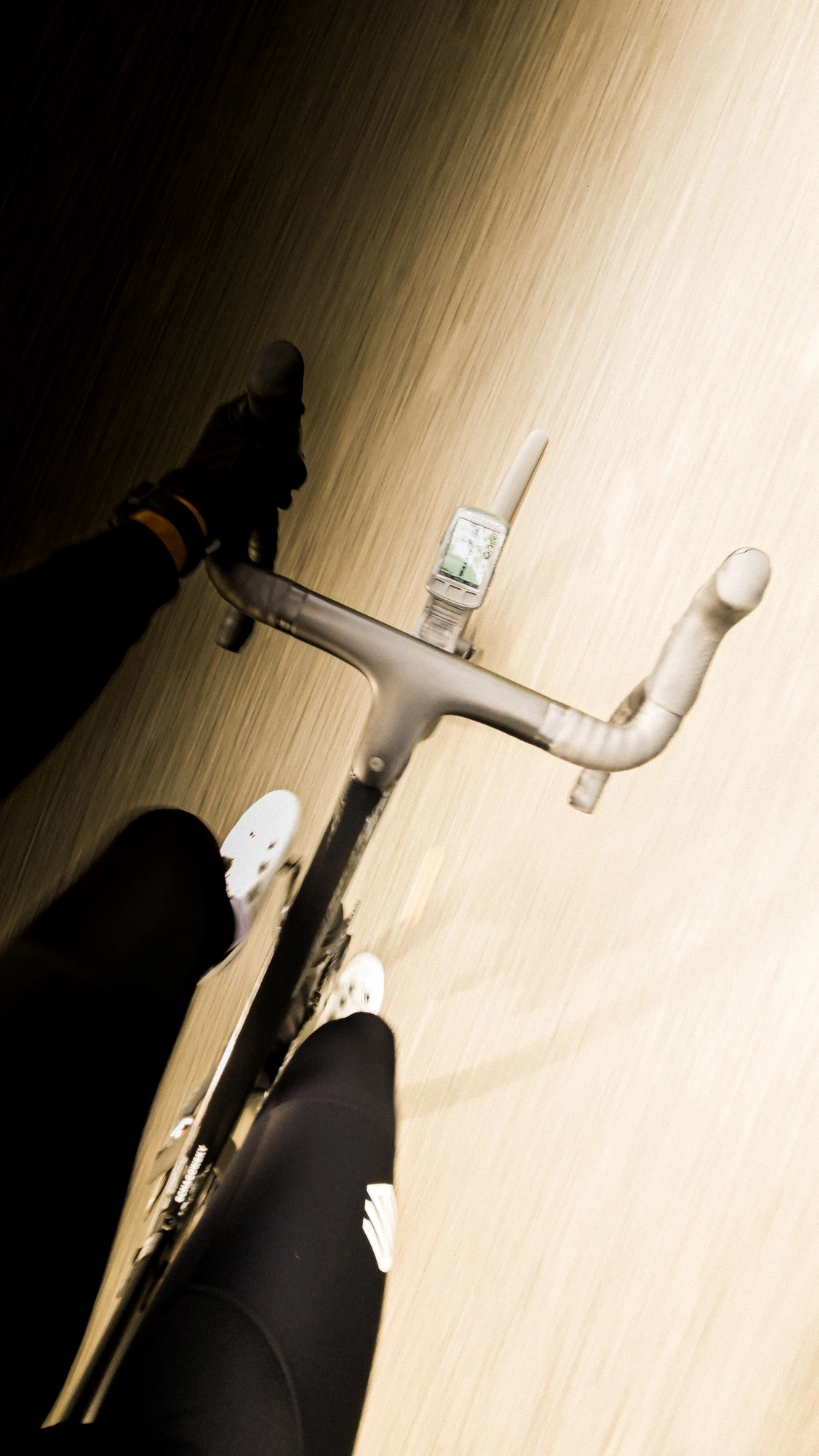 Radsportler bei einer Zone-2-Ausfahrt